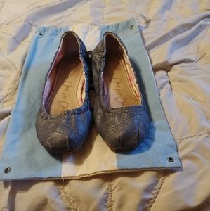 Toms shoes